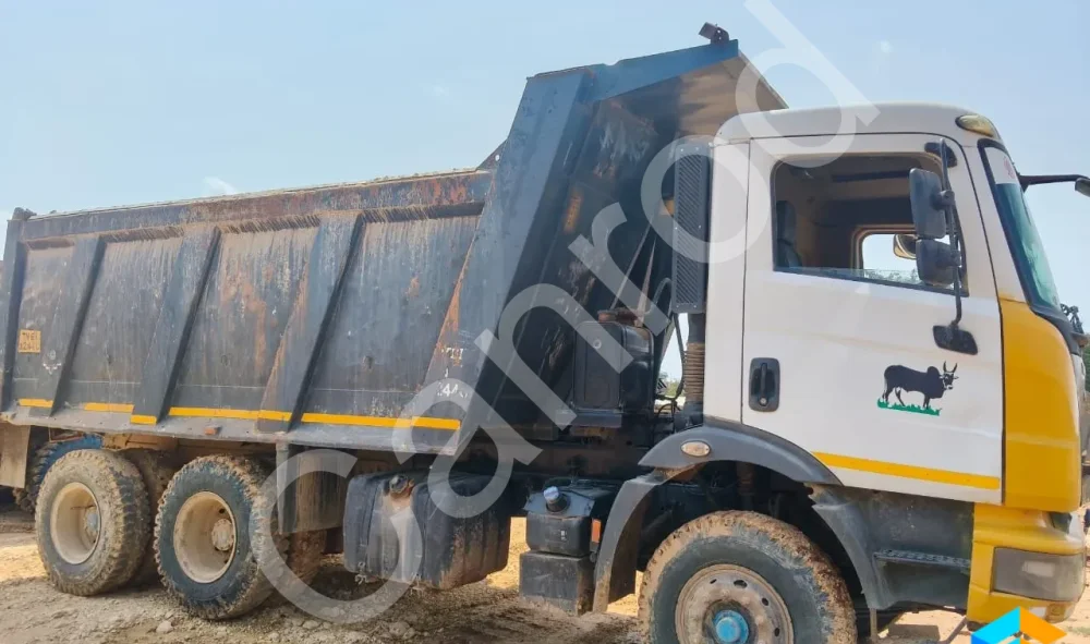 Mahindra BLAZO28 Tipper
