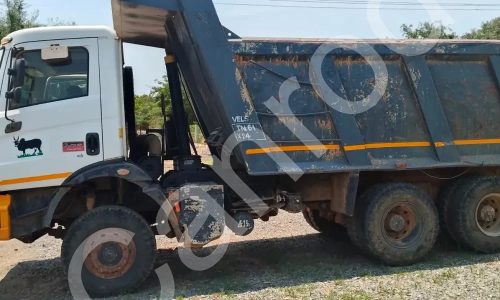 Mahindra BLAZO28 Tipper