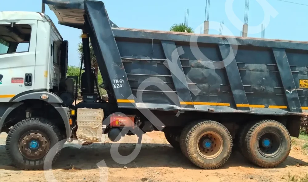 Mahindra BLAZO28 Tipper