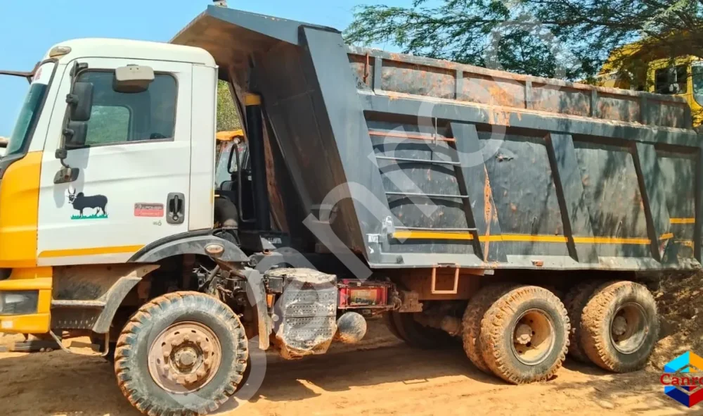 Mahindra BLAZO28 Tipper
