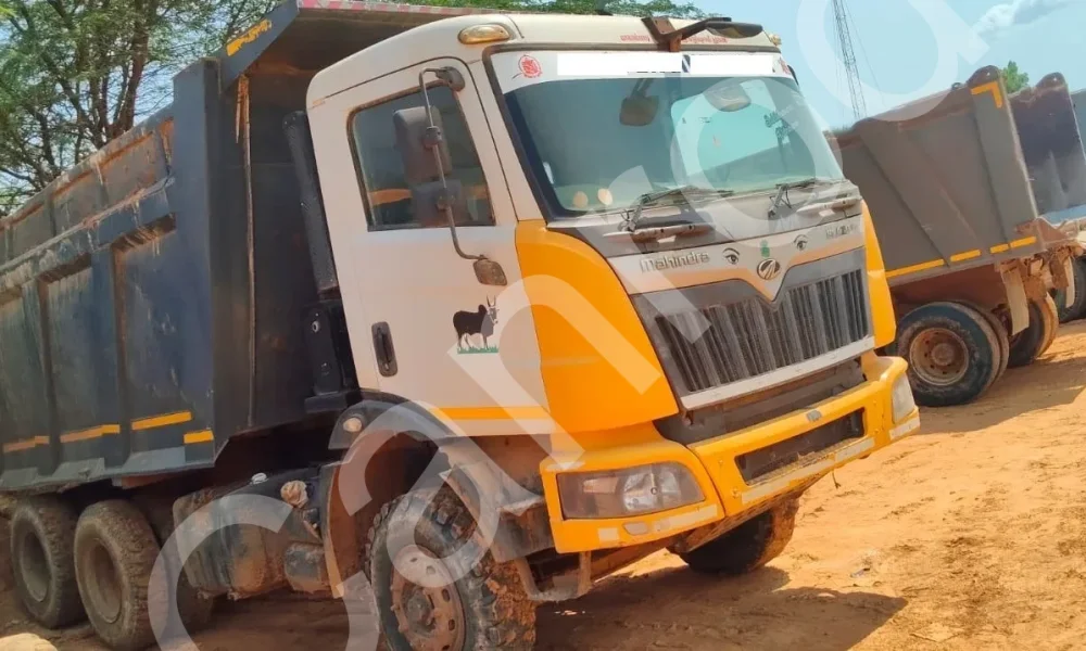 Mahindra BLAZO28 Tipper