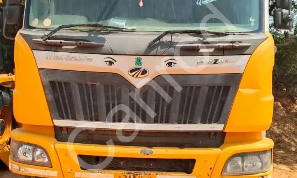 Mahindra BLAZO28 Tipper
