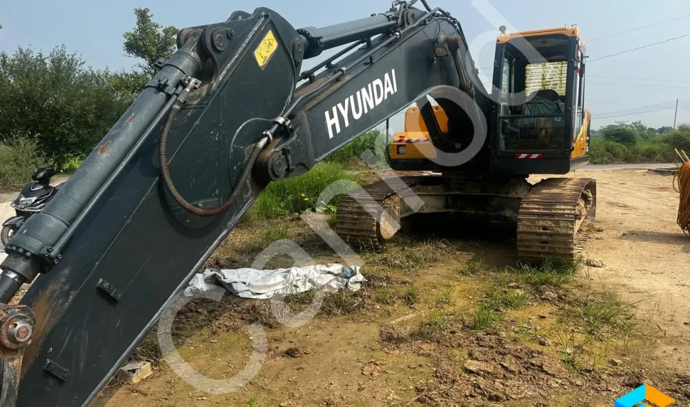 Hyundai R215L Excavator