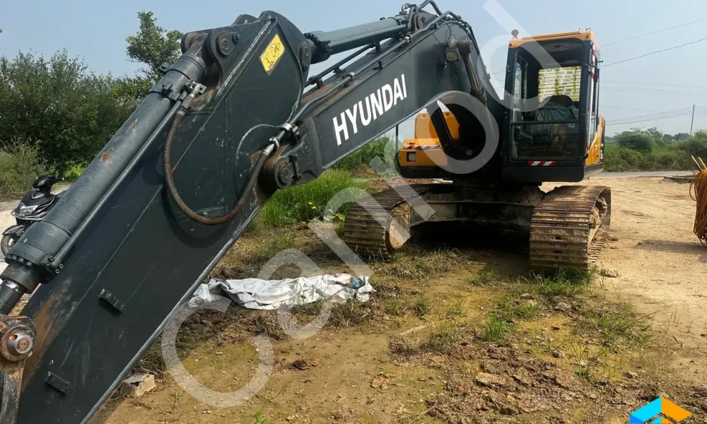Hyundai R215L Excavator
