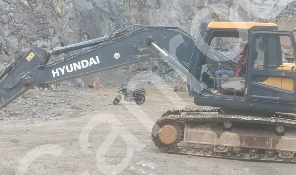 Hyundai R215L Excavator