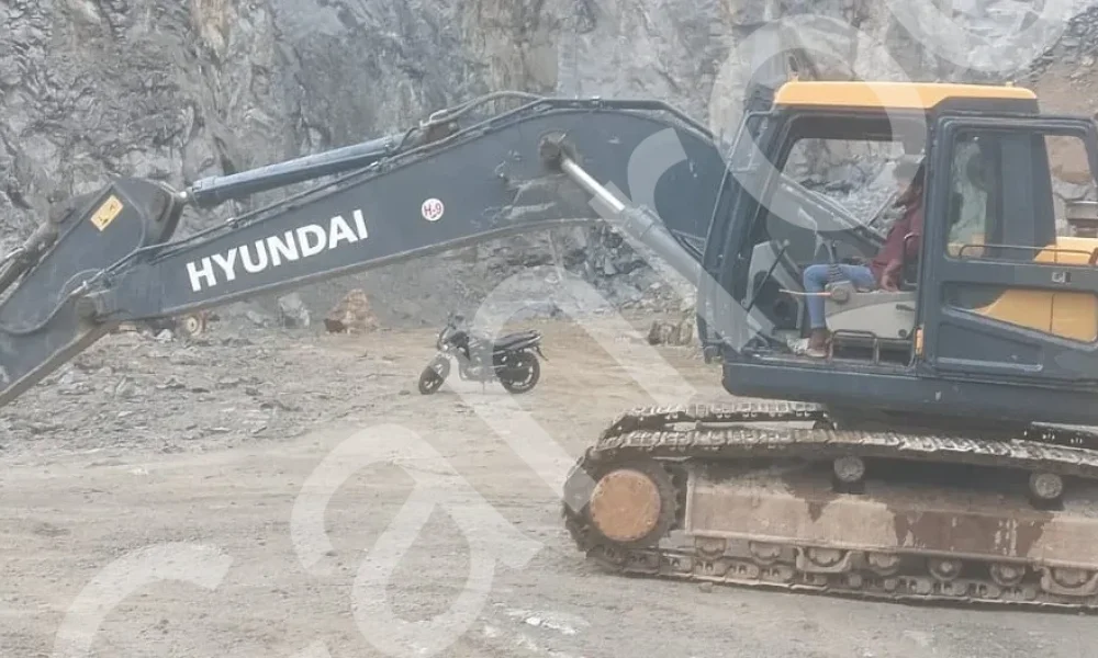 Hyundai R215L Excavator